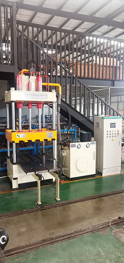 山東德州液壓機(jī)需求客戶(hù)定制的60噸精密伺服液壓機(jī)圓滿(mǎn)交貨，祝賀！