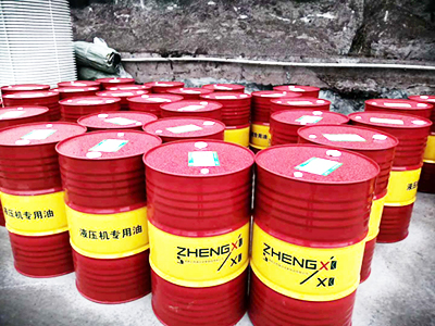 四川液壓機(jī)客戶購買的液壓機(jī)油，由成都正西液壓機(jī)完美交貨！恭喜